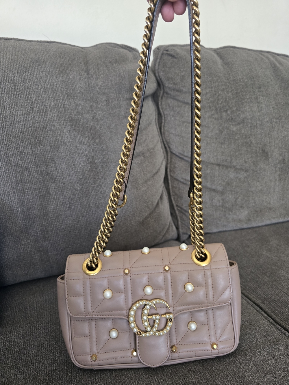 Gucci
Beige Quilted Leather 2.0 Imitation Pearl Marmont Mini Shoulder Bag